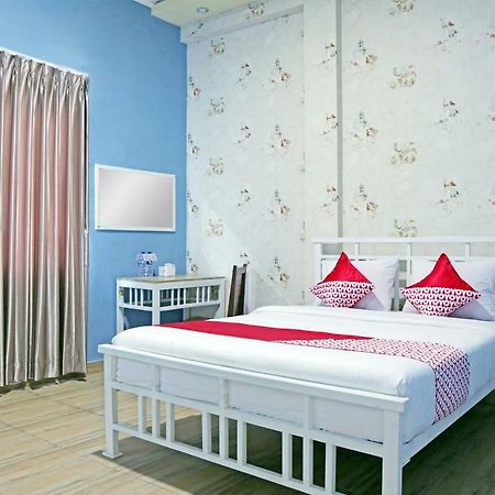 Oyo 1386 Hotel Grand Gabelo Bukittinggi Exterior photo