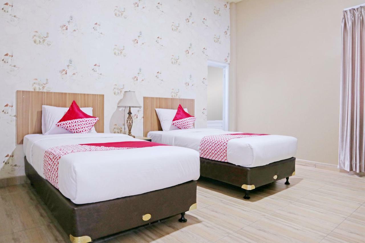 Oyo 1386 Hotel Grand Gabelo Bukittinggi Exterior photo